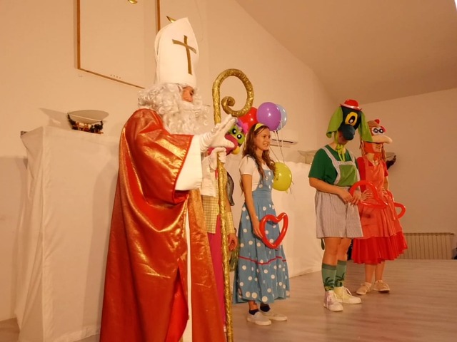 Tečaj talijanskog za djecu, muška vokalna skupina i predstava "Svijet zabave" Teatra naranča u Puli